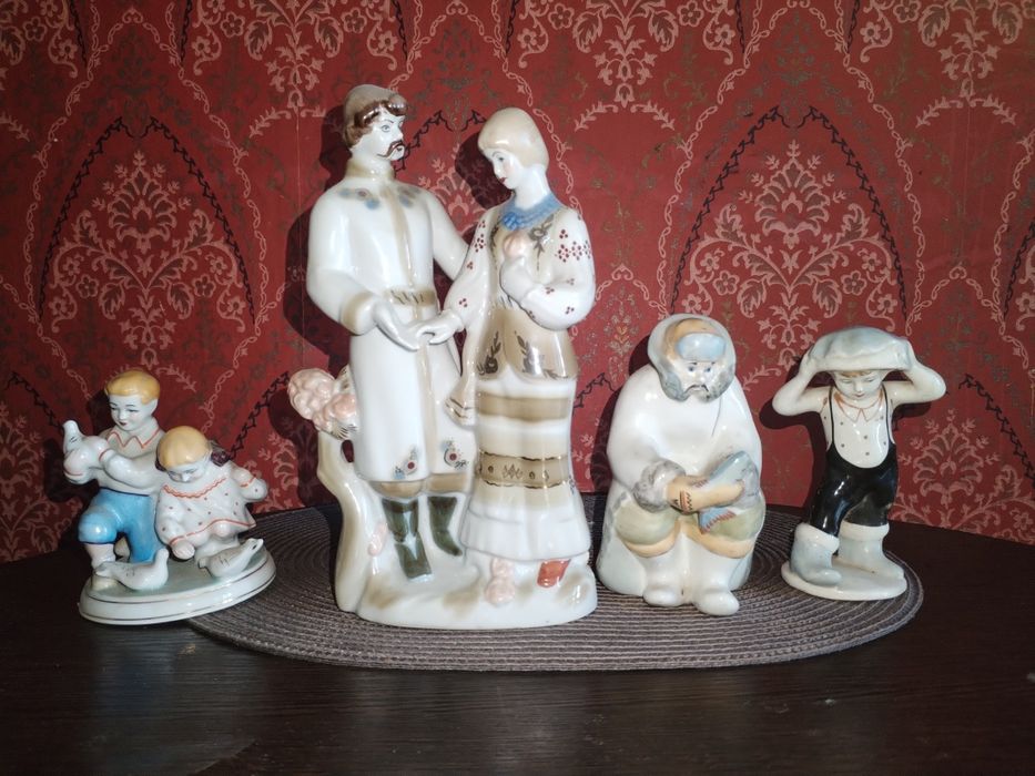 Продам фарфоровые статуэтки