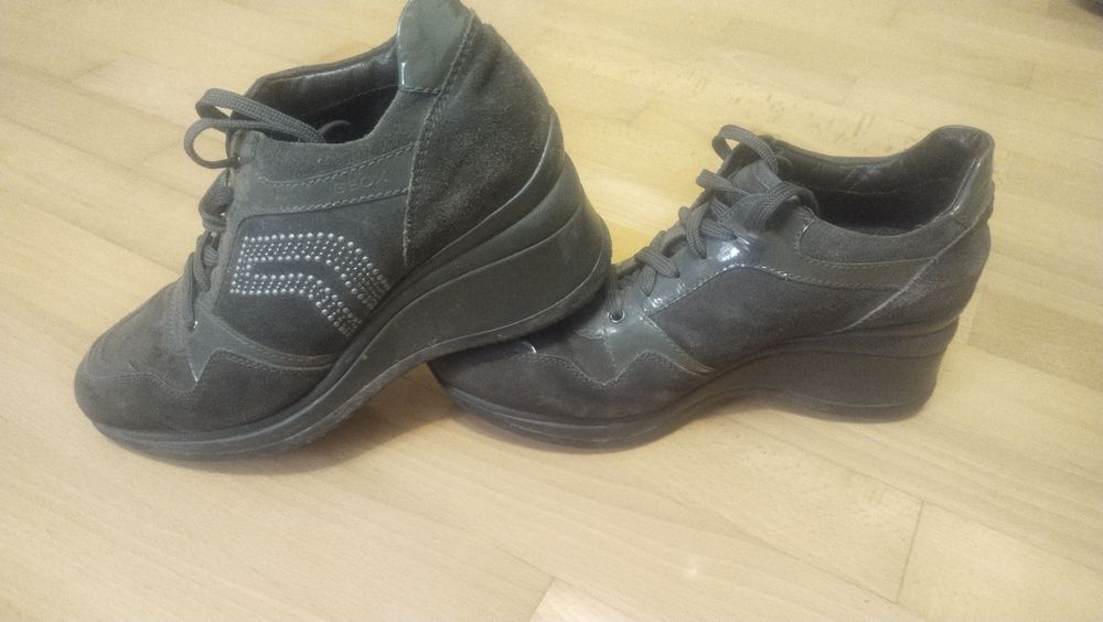 Кросівки жіночі фірми geox