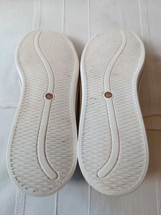Шкіряні жіночі кросівки clarks р.42