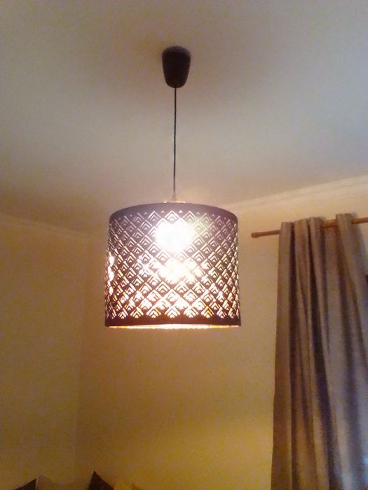 Candeeiro de teto ikea + candeeiro de mesinha de cabeceira ou cómoda