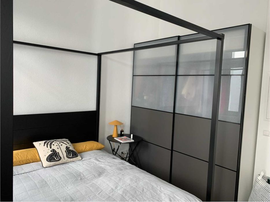 Cama com Dossel Preta