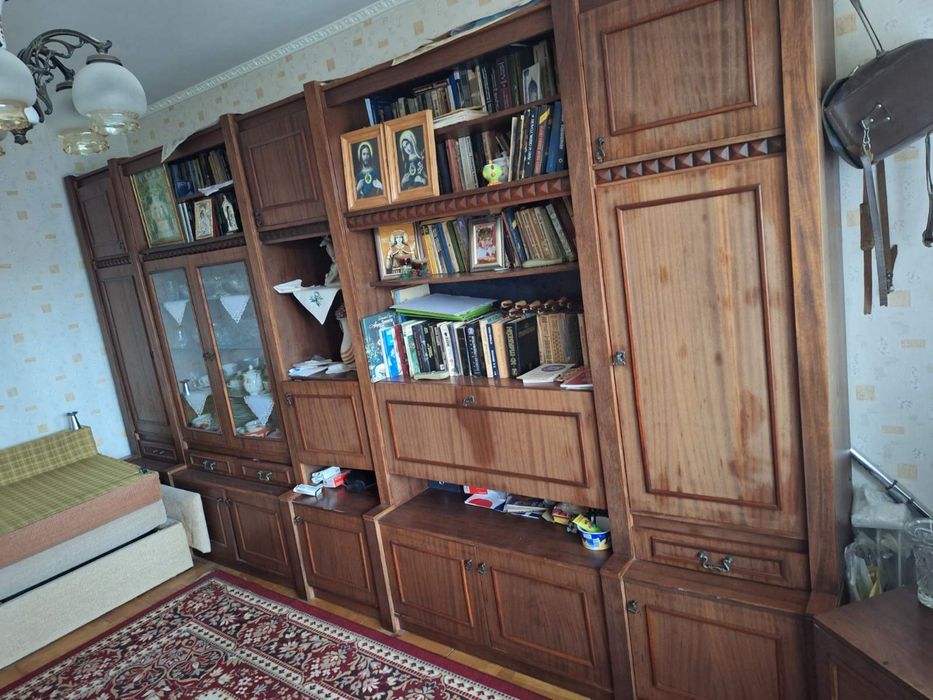Меблі в кімнату.