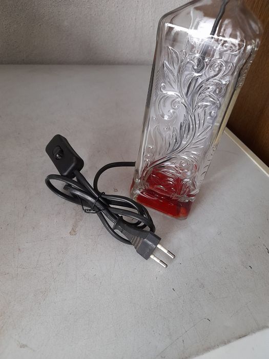 Candeeiro feito de garrafa de gin Beefeater