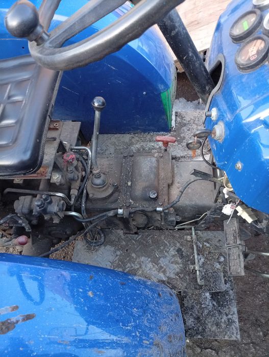 Продам трактор ,відмінному стані все працює ,.нова резина перед зад .