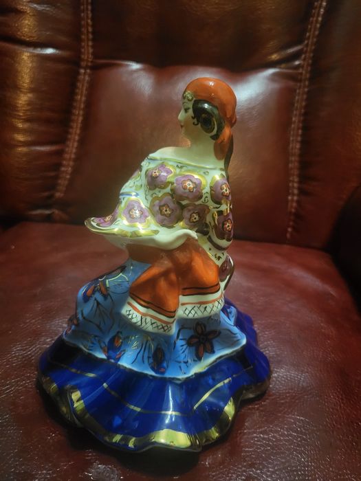 Циганка статуєтка