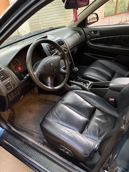 Mitsubishi galant 8
