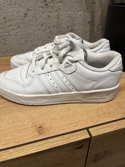 Adidas Rivarly Low skórzane buty 41 białe męskie unisex