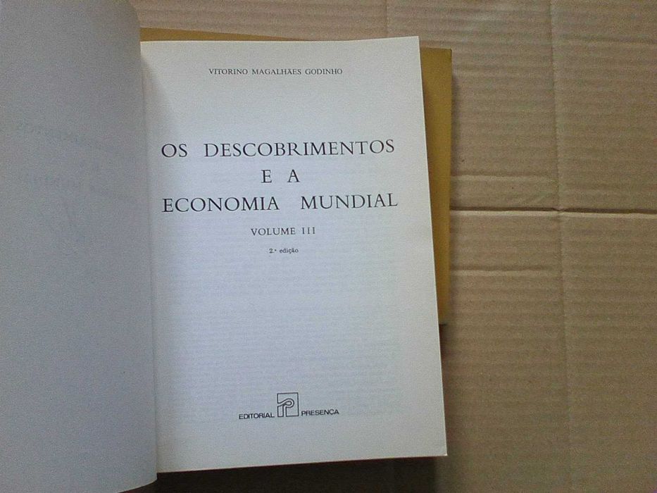 O descobrimentos e a Economia Mundial  Vols I, II e III