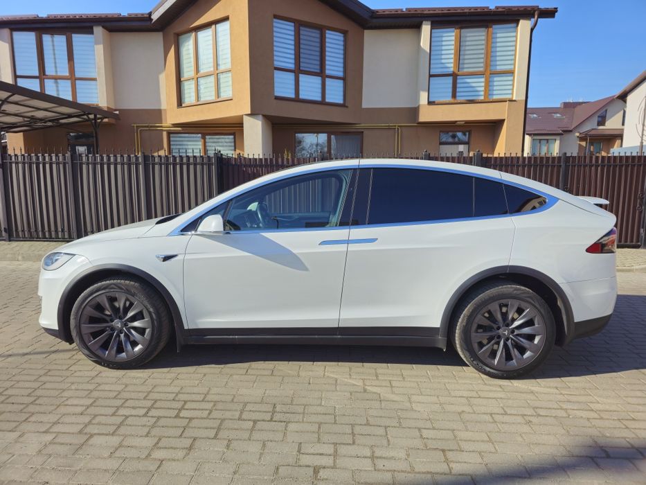 Tesla Model X  75D Європа не битий Intel