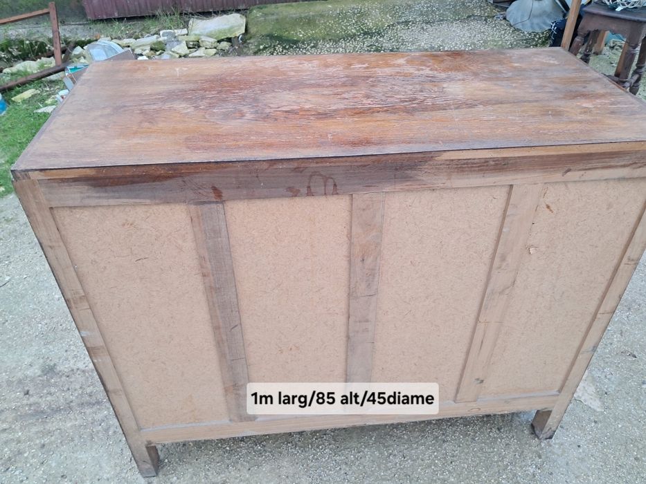 Comoda antiga em madeira com quatro gavetas