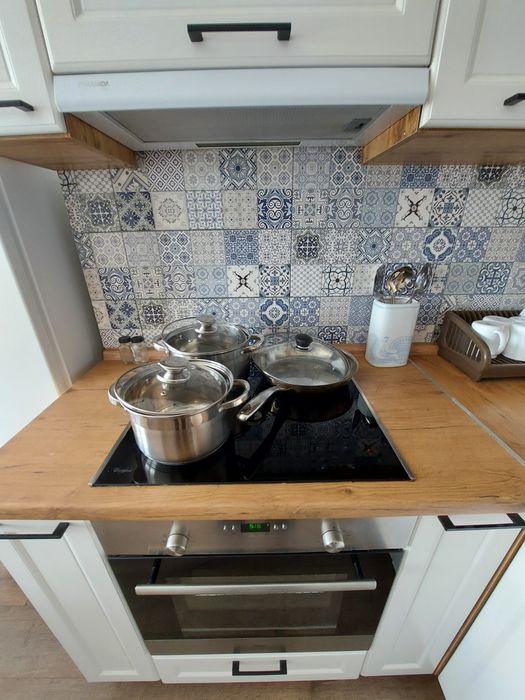 2 - кімнатна квартира. Погодинно. Подобово. ТРЦ " ЧАЙКА " Smart TV.