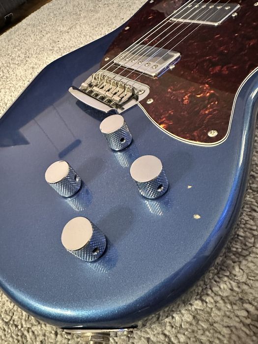 Fender Squier Paranormal Toronado + afinadores Wilkinson Deluxe