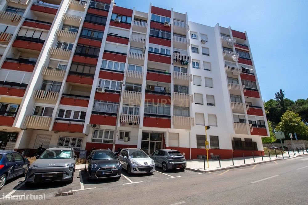 T2 Apartment in Alfragide | 96 m² | Storage Room