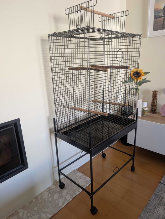 Gaiola / Viveiro para aves (papagaios, araras, etc), com rodas - 75x45x150 cm - em ótimo estado