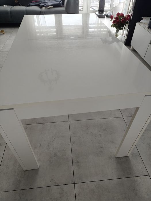 Sprzedam stół lakierowany