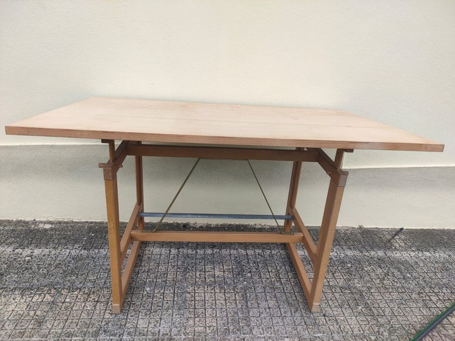 Vendo estirador de madeira Olaio com 2 cadeiras