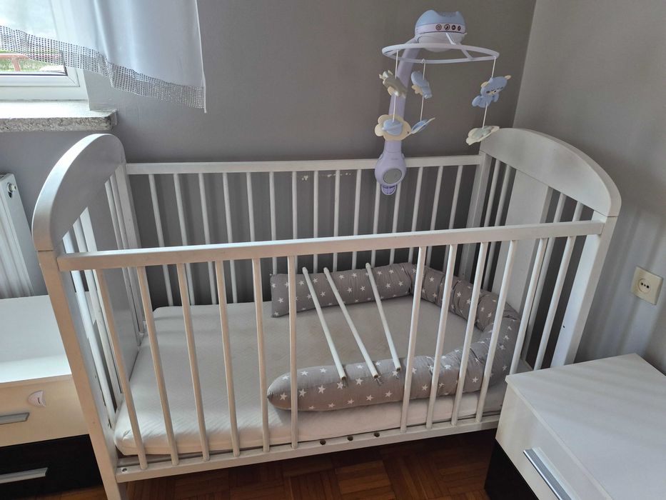 Łóżeczko dziecięce 120x60 z materacem i karuzelą