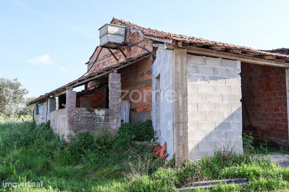 Moradia para Reabilitação com Terreno em Vermoil.
