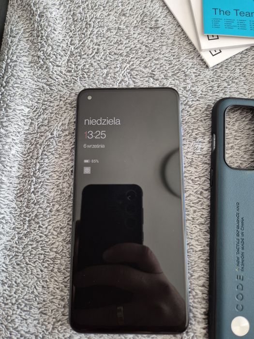 Smartfon OnePlus Nord 2 5g 8Gb RAM 128Gb pamięci. Obsługa dwóch kart SIM. ZADBANY!!