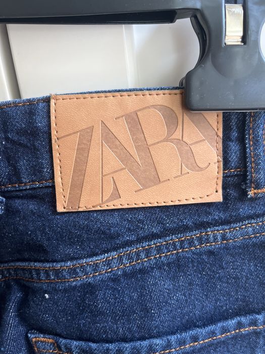 синие джинсы zara