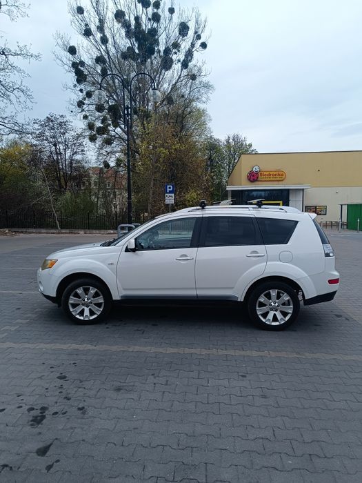 Mitsubishi Outlander Biała Perła