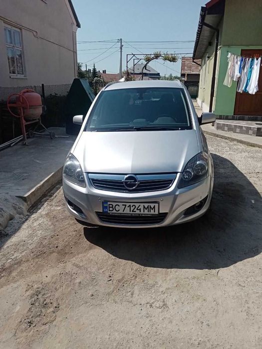 Продам опель зафіра в 2011 р 1,6 2011р