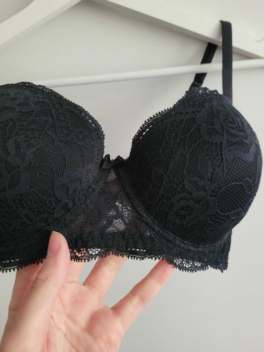 Intimissimi biustonosz balkonetka Sofia czarny koronka stanik 70C