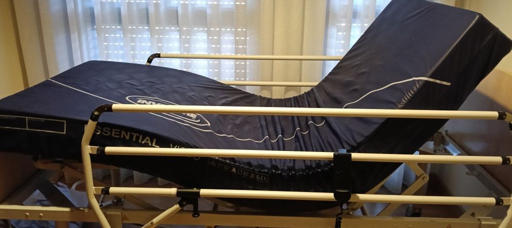 Cama elétrica em excelente estado