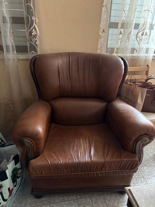 Sofá de 3 lugares + duas poltronas em pele