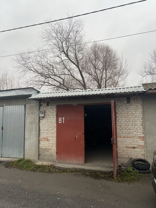 Гараж Квасилів біля СУБУРБІЯ