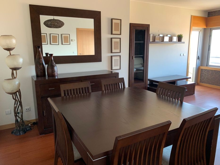 Mesa e 6 cadeiras