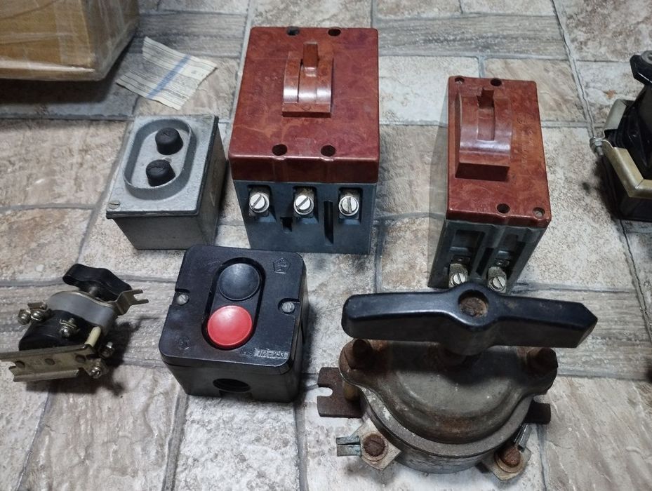 Вимикач струму часів СССР.