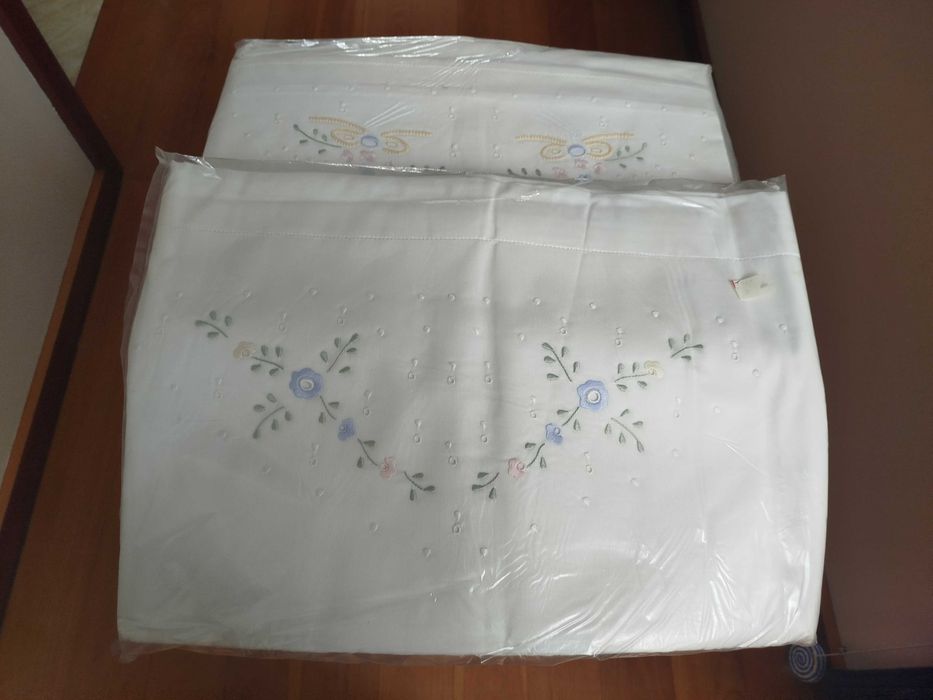 Lençóis bordados de cama de casal - NOVOS