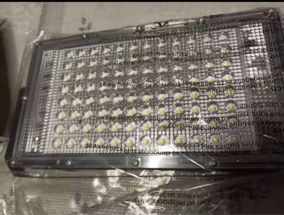 Прожектор лампа led 100w 220вольт яскрава та економна