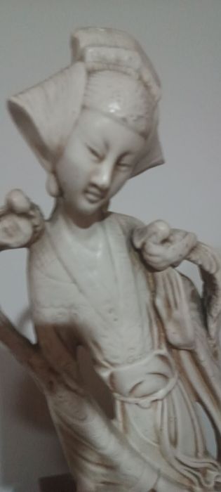Estatueta de uma mulher japonesa
