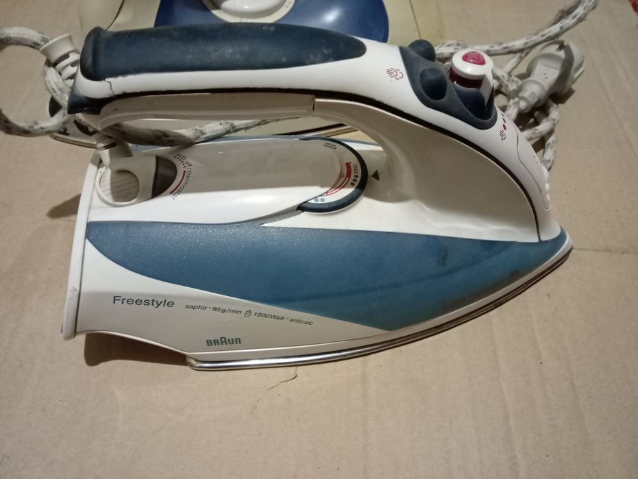 Продам утюги на запчасти.