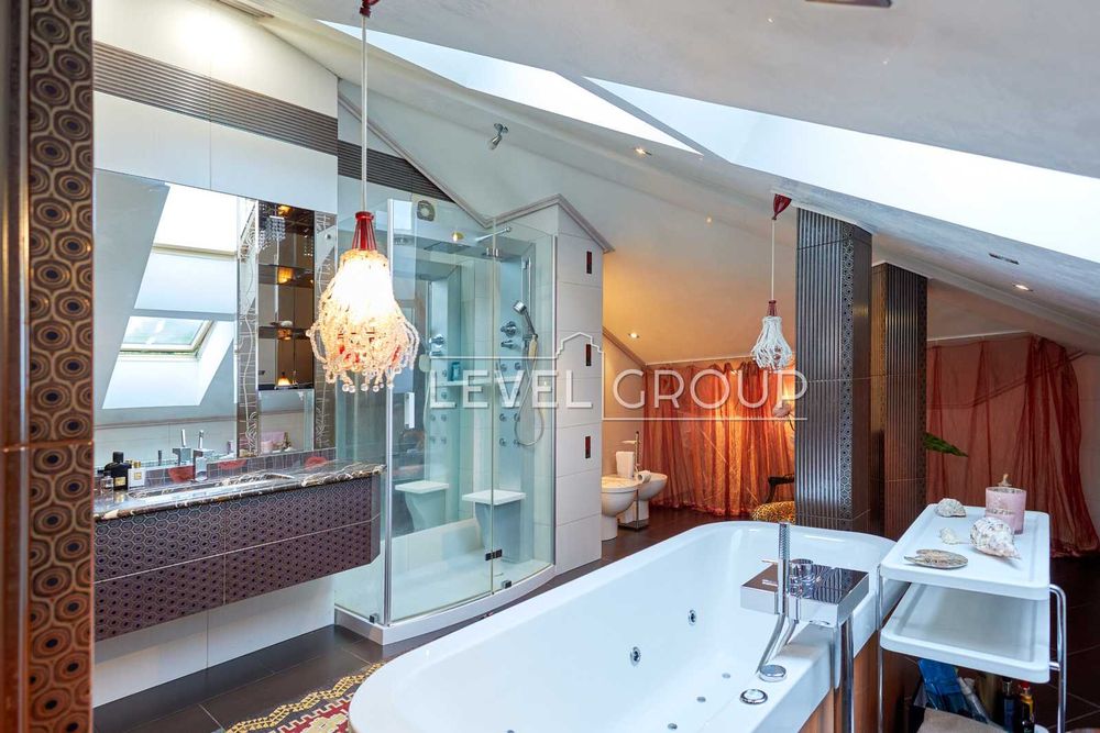 Будинок дизайнера S=555 м² ділянка 0,36га  біля озера Крюківщина Гатне