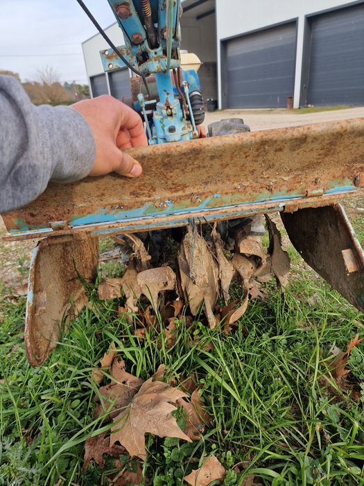 Motocultivador Holder