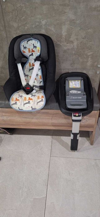 Fotelik samochodowy Maxi Cosi Pearl 9-18 kg. + baza Isofix