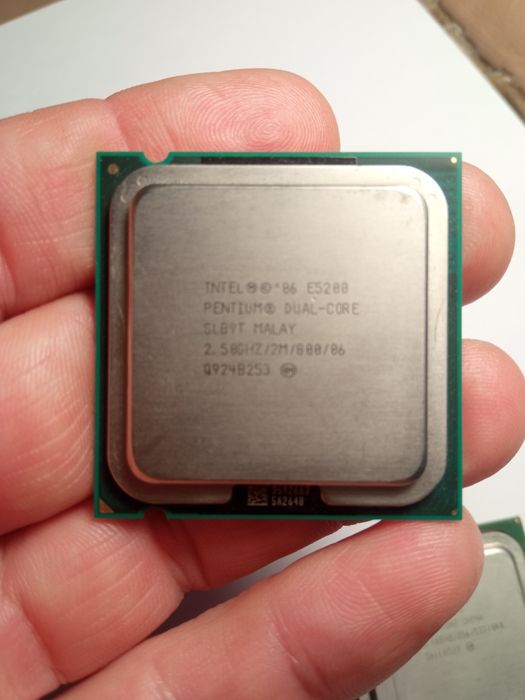 Процесори Socket 775 CeleronD331 2,66 GHz ,Intel  E5200 2,5GHz