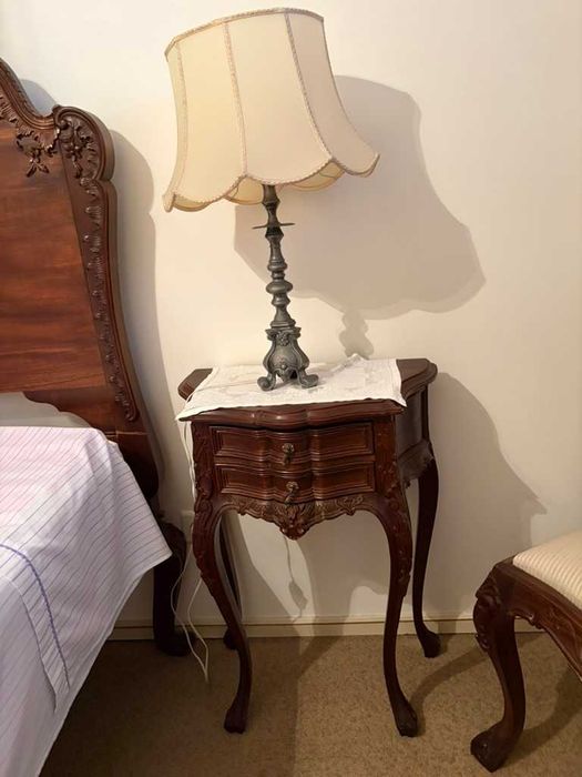 Mobília de Quarto Antiga Estilo Luís XV / D. João V em Madeira Maciça