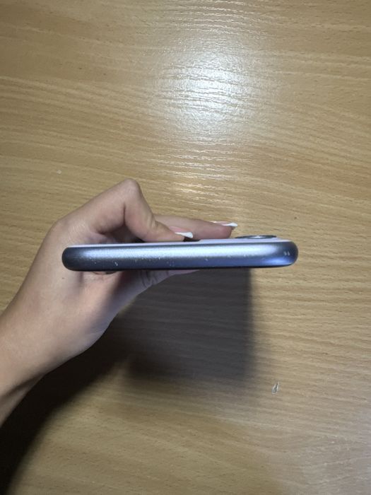 Айфон 11 продаю