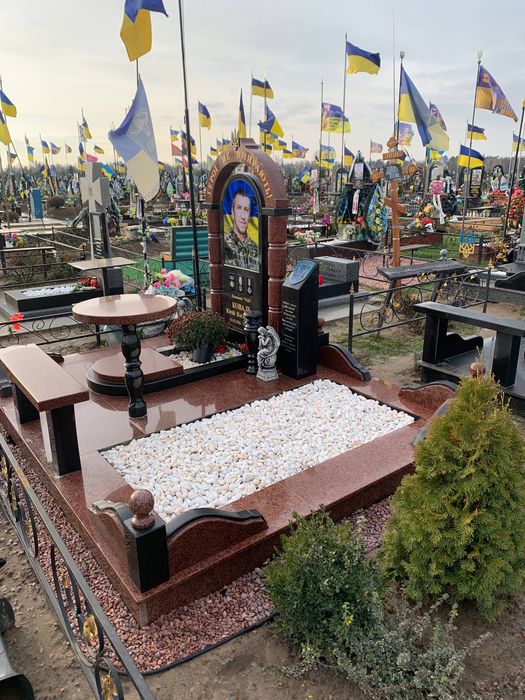 Виготовленя та встановлення памятників під ключ