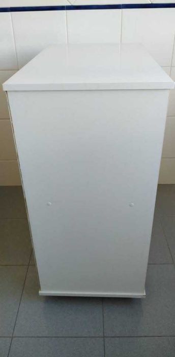 Móvel auxiliar de cozinha como novo