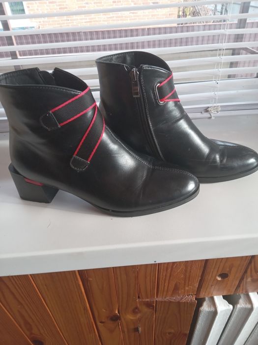 Продам  осінні  черевики  ботінки