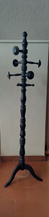 Cabide em madeira preto