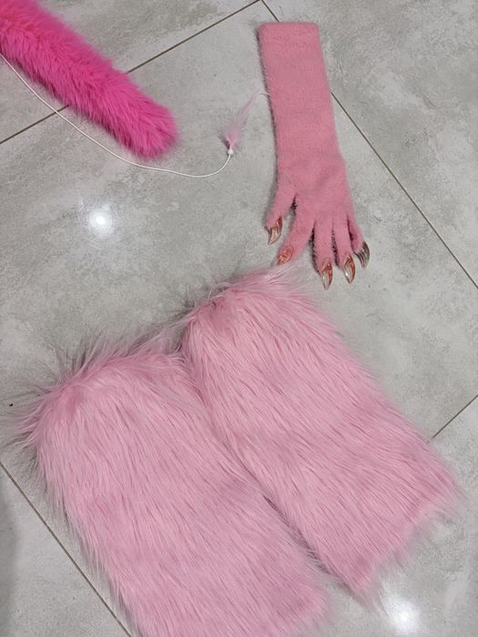 Strój różowego Wilkołaka, maska Wilka