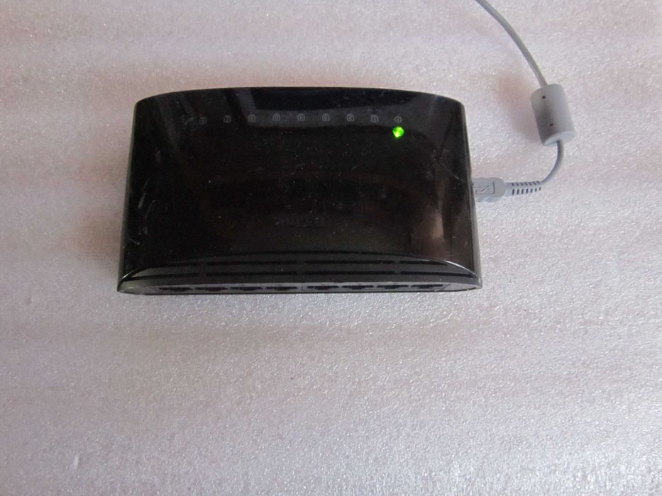 Switch D-Link DES-1008D sprawny na mini usb