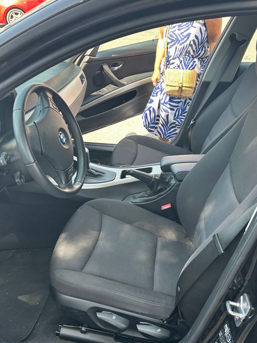 BMW 318 AUTO 2012 excellent