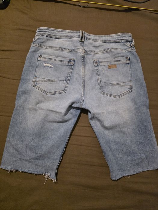 Spodnie jeansy krótkie CROPP